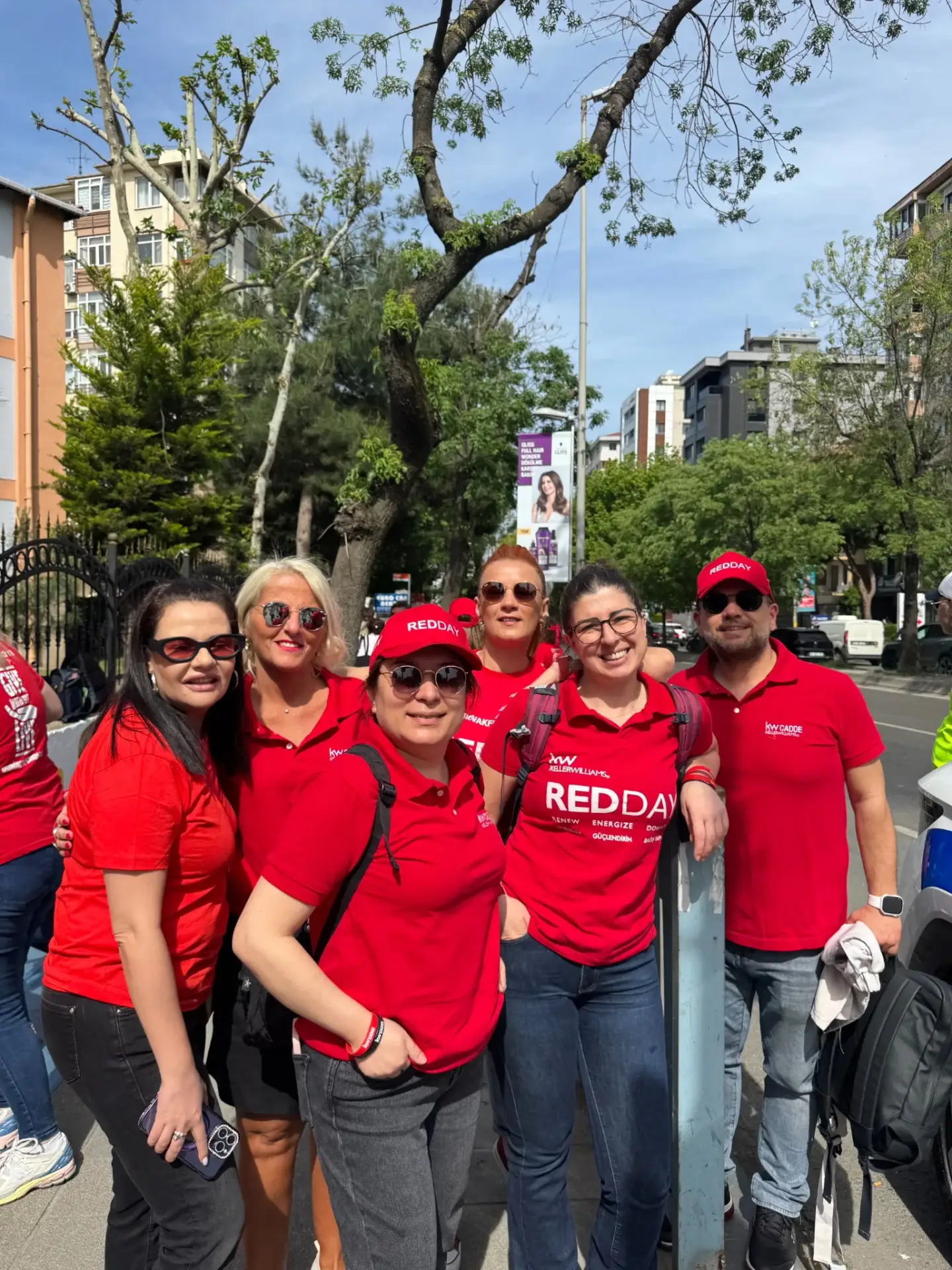 RED DAY'de sahaya çıkan Keller Williams Türkiye ekibi